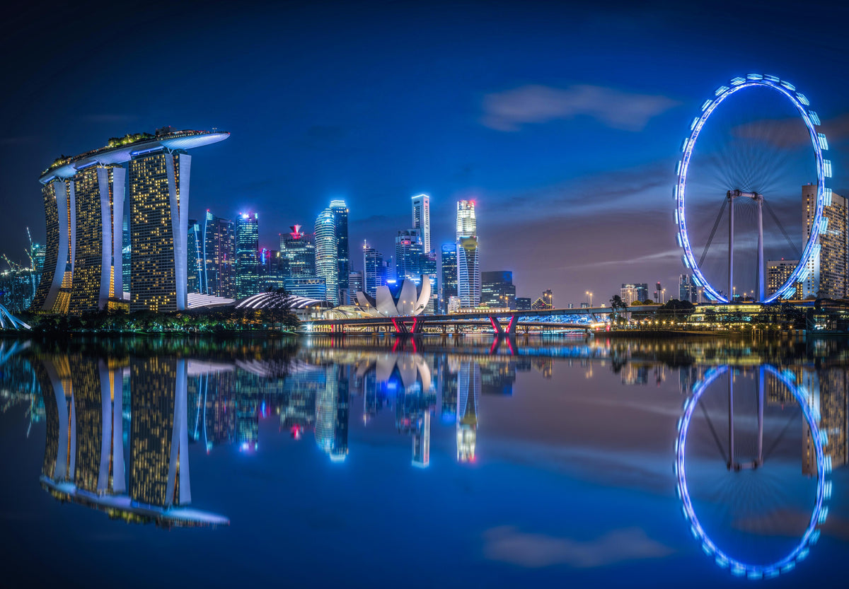 Spritzschutz-Skyline von Singapur und Blick auf den Wolkenkratzer