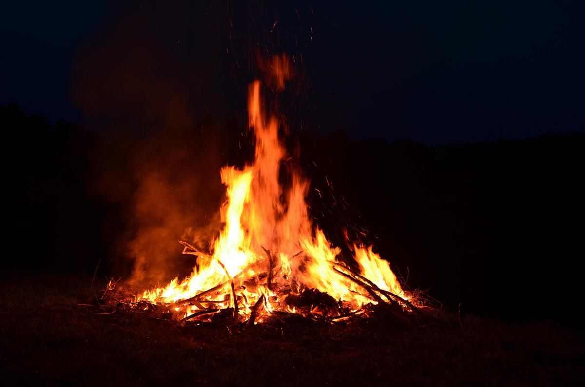 Spritzschutz-gewaltiges outdoor Lagerfeuer 