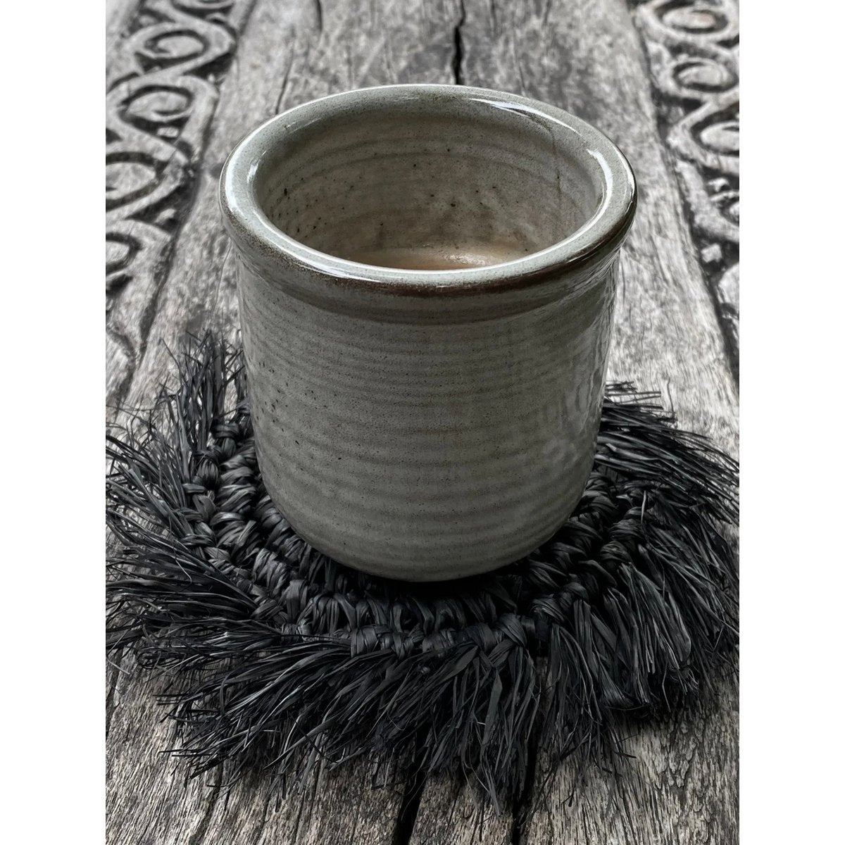 Der Fringe Raffia Coaster - Schwarz